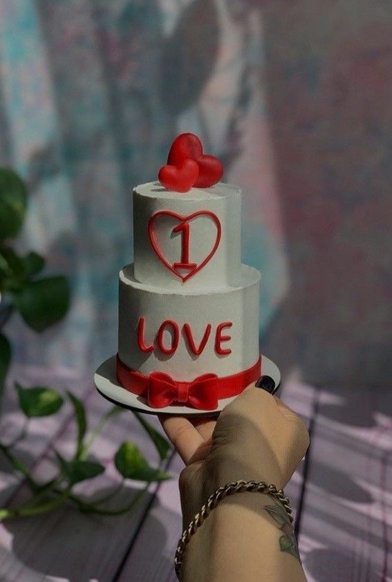 Heart-shaped caketopper for the first anniversary