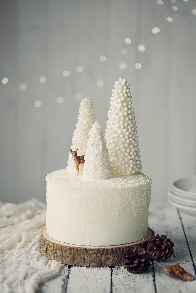 The Winter wonderland cake plus cute deer cake topper decoration