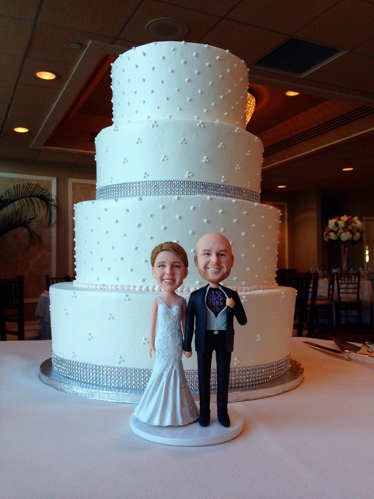 Custom Wedding Cake Toppers – Everything you need to Know [2023]