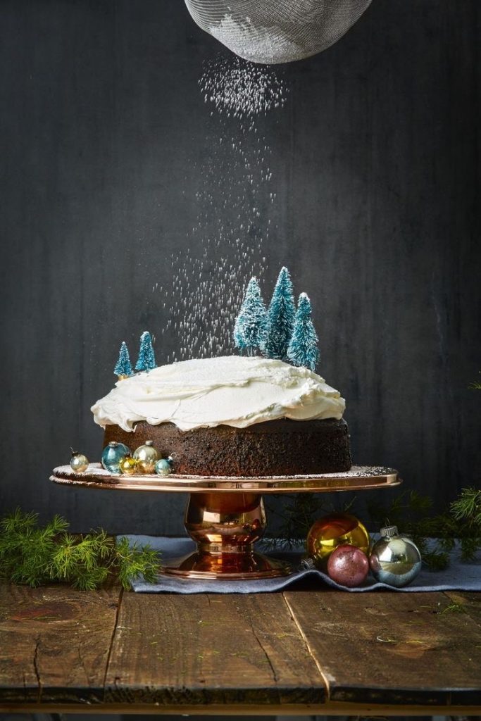 The Winter landscape cake topper on gingerbread cake