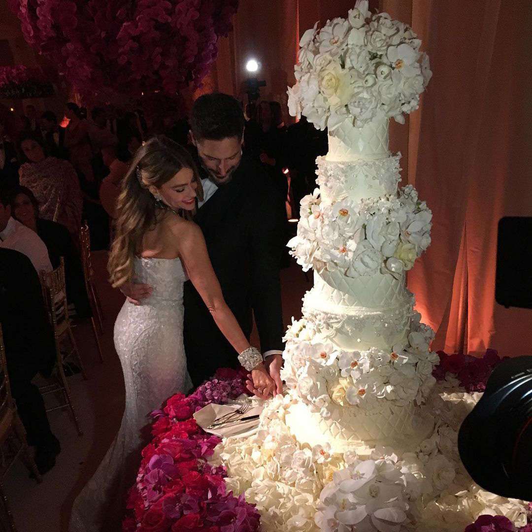 Glamorous Wedding Cake topped with Flowers